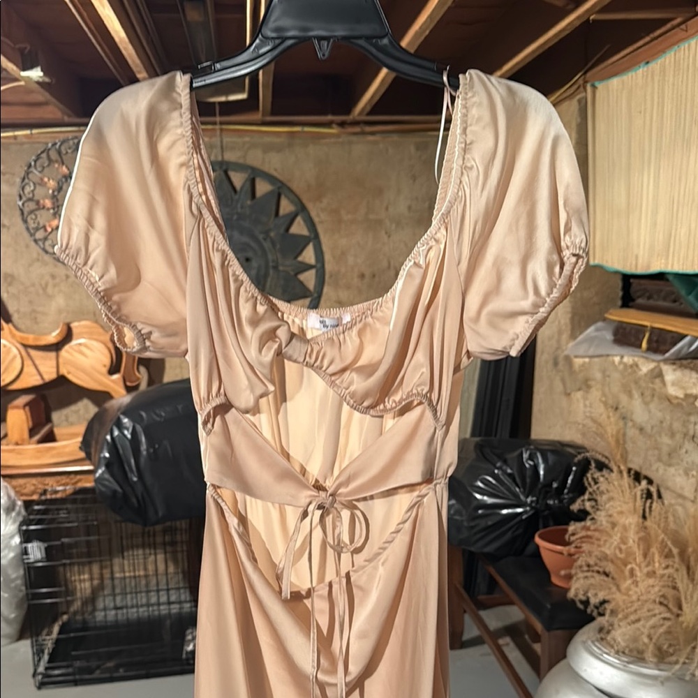 Edit by nine medium champagne Cream short sleeve Maxi Dress cut out front
